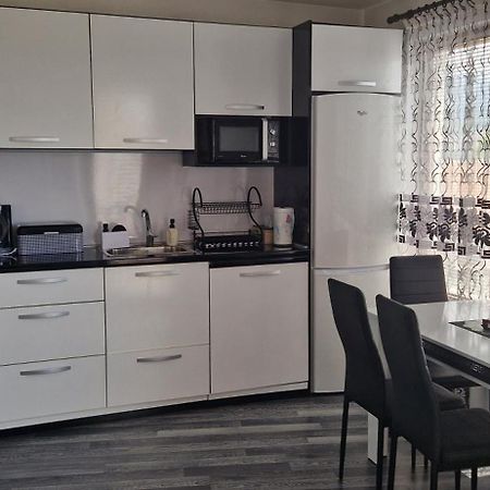 Black And White Apartment Karlovo Exteriér fotografie