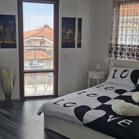 Black And White Apartment Karlovo Exteriér fotografie
