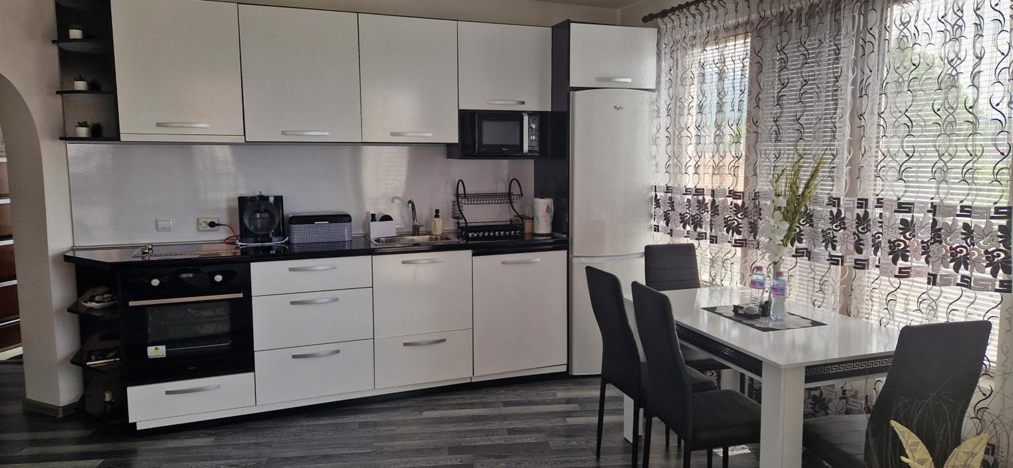 Black And White Apartment Karlovo Exteriér fotografie